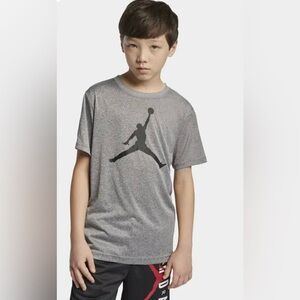 NIKE Air Jordan Boys' Jumpman Logo Dri-Fit T-Shirt carbon heather size S (8-9)